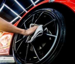 Rửa xe chuẩn Detailing khác gì với Rửa xe truyền thống?
